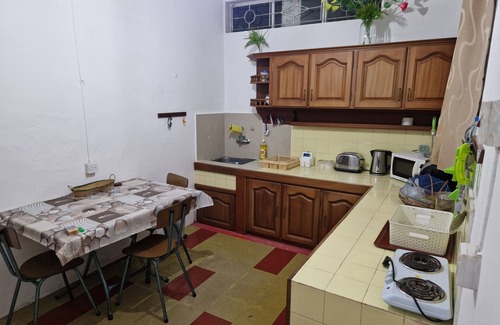 Vacoas-Phoenix House | Fully renovated, detached 3 bedrooms house with garage, in safe and quiet area.