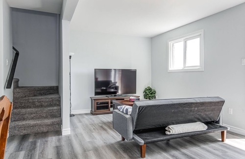 Exeter House | Fully Renovated Townhouse with New Foosball Table!