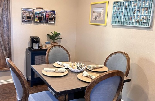 Fulton Cottage | Fulton fishing cottage that is blocks from Fulton fishing pier.