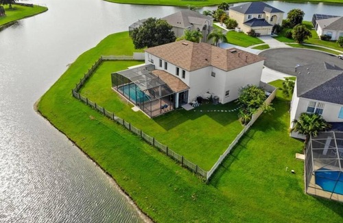 Crescent Lakes Apartment | fun and cozy house near Disney
