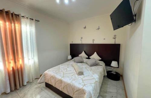 Santo Antonio House | Funchal Getaway, Cozy Private Room with WiFi and Ensuite Bathroom