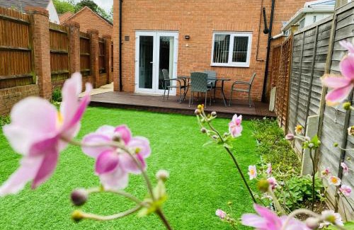 Dilwyn House | FURNISHED 3 BEDROOM HOUSE, SLEEPS 6, FREE PARKING, Near NEC
