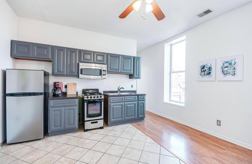 Phoenix Hill Apartment | Furnished Apartment Near Downtown Hospitals