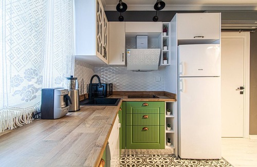 Kartal Apartment | Furnished Flat w Balcony Near Metro in Kartal