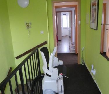 Olvenstedt Apartment | Gäste-und Ferienwohnung Magdeburg Alt-Olvenstedt, zwei Schlafzimmer, Treppenlift, ruhige Lage, Nähe Klinikum und Abfahrten A 2 und A 14