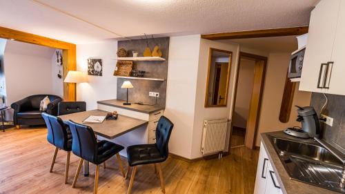 Frohnd Apartment | Gästehaus Holzer Kreuz - Ferienwohnung "Narzisse"