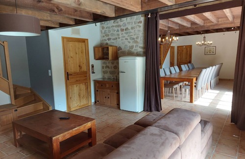 Charensat House | Gîte 25 p, swimming pool, whirlpool, fitness, sauna ⚠️Vérifiez spams⚠️