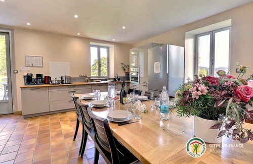 Satillieu House | Gîte 4 Saisons (12 pers.) : Calm, Forest & Adventures, Domaine Solio