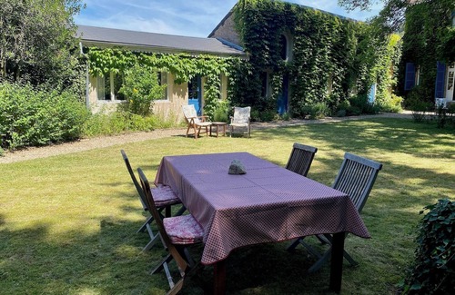 Lucenay-l'Eveque Cottage | Gîte Anémone bij Villa Mortaise Gîtes in de Bourgogne
