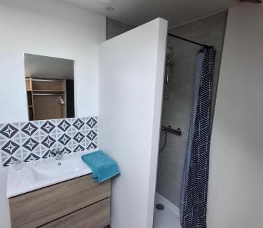 Salles-en-Toulon Apartment | Gîte au milieu de la campagne