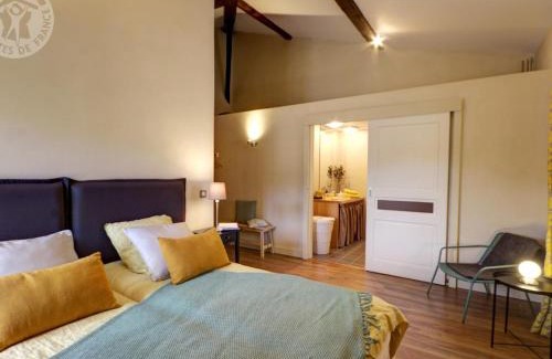 Sainte-Croix-en-Jarez House | Gîte authentique du XIVe, animaux admis, jardin, cadre verdoyant - FR-1-496-136