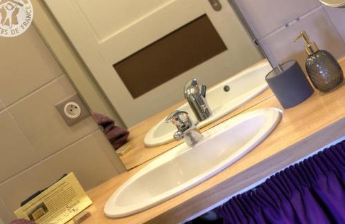 Sainte-Croix-en-Jarez House | Gîte authentique du XIVe, animaux admis, jardin, cadre verdoyant - FR-1-496-136