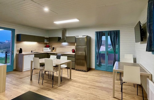 Hautefort House | Gîte Avec SPA - Piscine Couverte, Étang de Pêche, Grand Parc