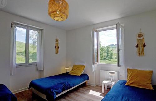 Belmont-de-la-Loire House | Gîte campagnard convivial avec terrasse et animaux acceptés - FR-1-496-304