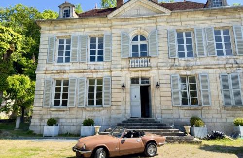 Mailly-le-Chateau Villa | Gîte Château du Colombier - Piscine chauffée