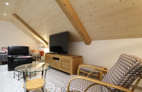 Freycenet-la-Cuche House | Gîte chaleureux 5 chambres près de Freycenet-la-Cuche, idéal pour familles et amis, animaux admis - FR-1-582-23