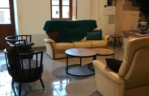 Yvre-l'Eveque House | Gîte charmant près du circuit du Mans, 12 pers., 5 ch., rénové avec 3 sdb, nature et attractions proches - FR-1-410-342