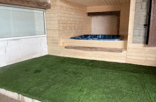 Saint-Martin-Lestra House | Gîte chez GAREL 15 personnes avec spa