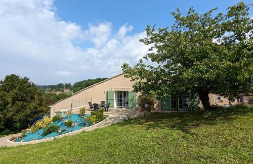 Chateauneuf-sur-Charente Apartment | Gîte cosy avec terrasse privative, jardin et activités nature à proximité - FR-1-653-259