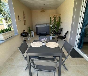 Septfonds House | Gîte de la fontaine avec jaccuzi