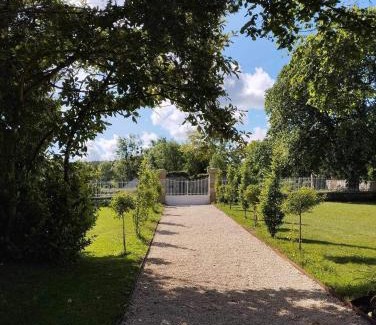 Epineuil-le-Fleuriel House | Gîte des Tourterelles