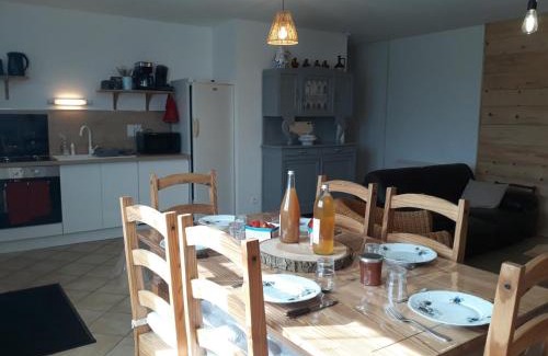 Saint-Romain-en-Jarez House | Gîte en campagne près de Lyon, idéal pour familles, avec jardin et jeux - FR-1-496-286