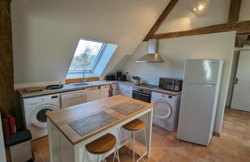 Saint-Firmin-sur-Loire House | Gîte en forêt avec jardin, terrasse et parking près de la Loire - FR-1-590-530