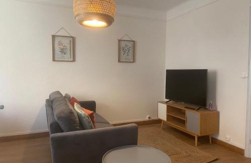 Bourg-Saint-Andeol Apartment | Gîte en RDC 72m2 - 2 chbres - Box Vélos - Parking