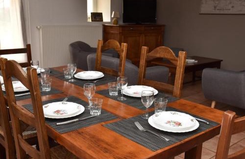 Cressanges House | Gîte familial avec wifi et piscine partagée à Cressanges - FR-1-489-78