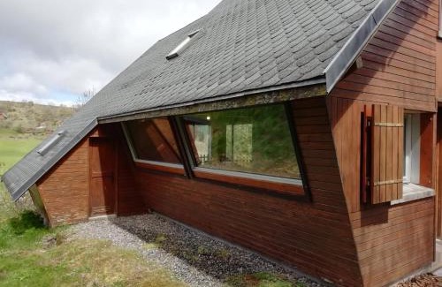 Besse-en-Chandesse Ski Chalet | Gîte Granit des Fraux