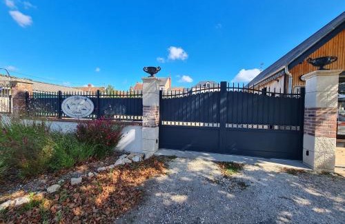 Briare Bed & Breakfast | Gîte Grand Capacité avec Parking et Animaux Admis - FR-1-590-370