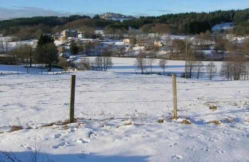 Les Salles House | Gîte La Grange: Charme ancien, WiFi, Animaux admis, Nature & Randonnée - FR-1-496-61
