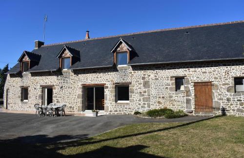 Ambrieres-les-Vallees House | Gîte La Mancellière - Maison familiale 12-15 pers, grand jardin, jeux & pétanque - Pleine nature