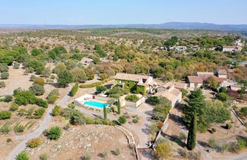 Joyeuse Bed & Breakfast | Gîte le MAGNAN, 50 m2, charme, nature, terrasse, piscine chauffée, sud Ardèche