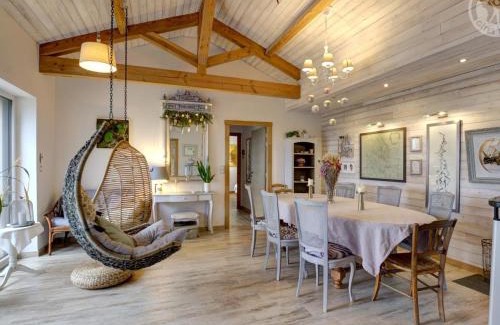 Champoly House | Gîte moderne et écologique avec WiFi à Champoly - FR-1-496-258