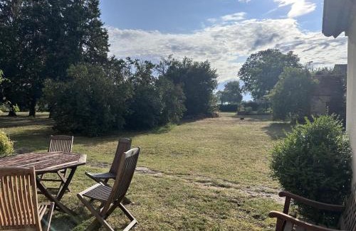 Toulon-sur-Allier House | Gîte paisible près de Moulins avec jardin, poêle à bois et parking - FR-1-489-463