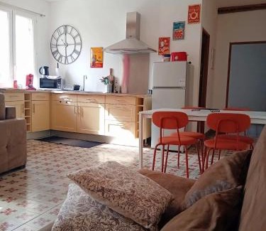 Plaissan Apartment | Gîte Plaissan- Chez Laure&Marc