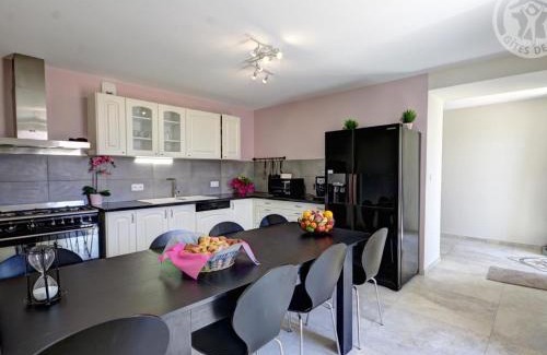 Pinay House | Gîte spa et sauna, nature sereine, animaux admis - FR-1-496-274