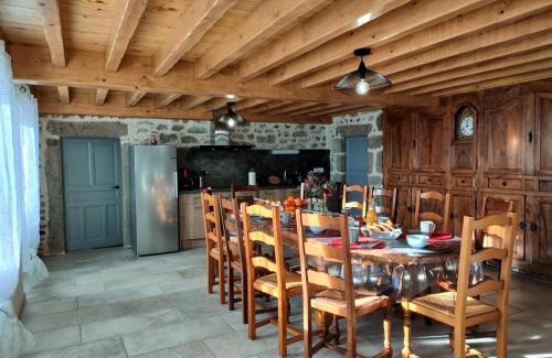 Chalmazel-Jeansagniere House | Gîte spacieux avec jardin et ping-pong à Chalmazel - FR-1-496-253
