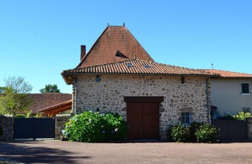 Esse House | Gîte spacieux avec piscine privative, grand jardin et équipements bébé en Charente Limousine - FR-1-653-67