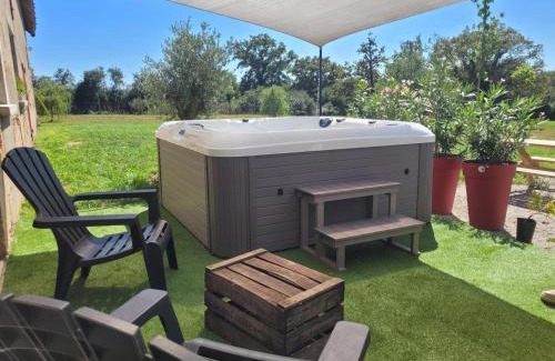 Couzon House | Gîte tout confort avec spa, PMR, clim' réversible, randonnées, activités et spécialités locales - FR-1-489-476