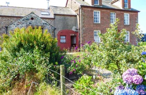 Holmrook House | Gable View