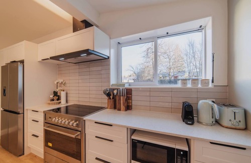 Lake Tekapo House | Galaxy 3BR Modern Home with Fireplace Outdoor Spa
