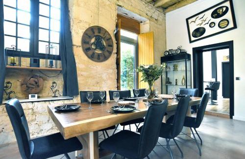 Dinan Apartment | Galerie - Ancienne galerie de peinture sur le port