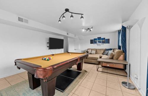 McMurray House | Game Room and Bunks Sleeps 12 Near Downtown