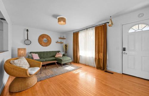 McMurray House | Game Room and Bunks Sleeps 12 Near Downtown