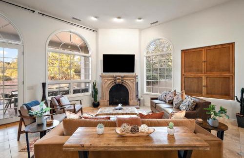 West Sedona House | Game Room Outdoor Fun Hot Tub Games BBQ More