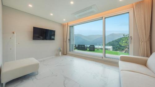 Sang House | Gapyeong staysumok pool villa pension
