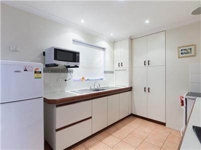 Booragoon Villa | Garden City Short Stays