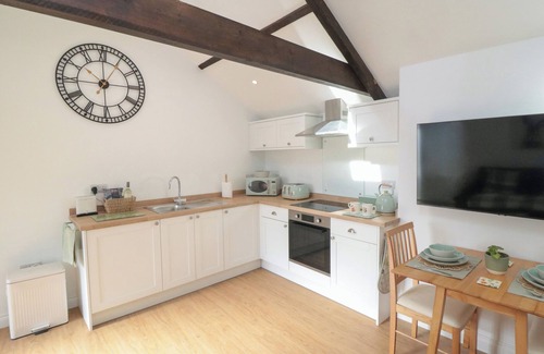 Scalby Cottage | GARDEN COTTAGE, romantic, with a garden in Scalby